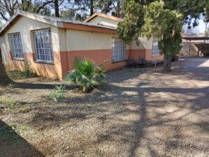 HOUSE, 112 UNITAS PARK AH