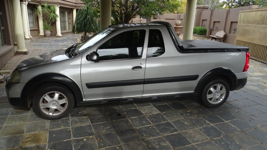 NISSAN NP200